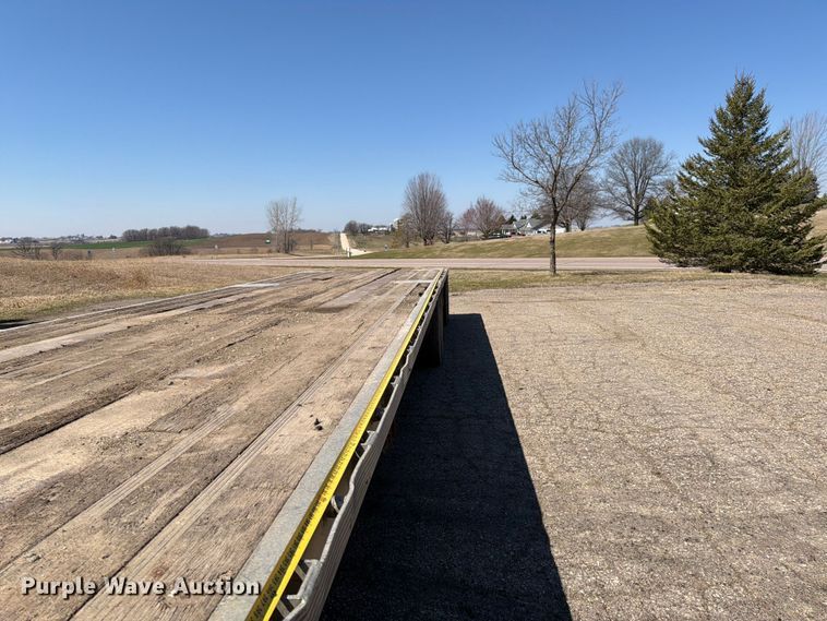 image for item FK0070 2001 Reinke Manufacturing Company, Inc drop deck trailer