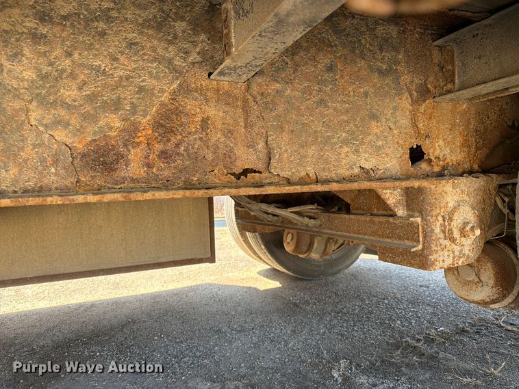 image for item FK0070 2001 Reinke Manufacturing Company, Inc drop deck trailer