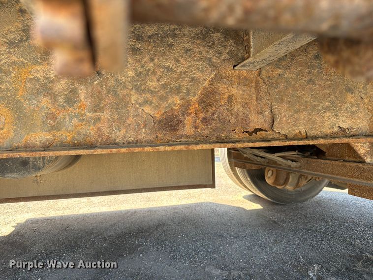 image for item FK0070 2001 Reinke Manufacturing Company, Inc drop deck trailer