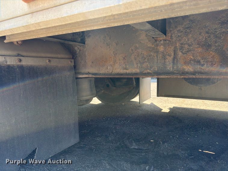 image for item FK0070 2001 Reinke Manufacturing Company, Inc drop deck trailer