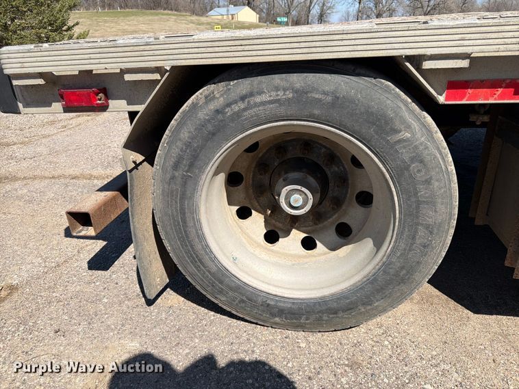 image for item FK0070 2001 Reinke Manufacturing Company, Inc drop deck trailer