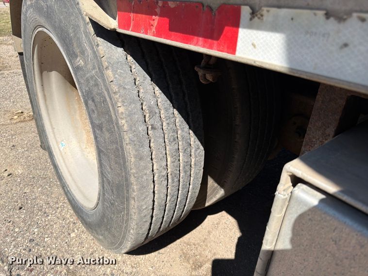 image for item FK0070 2001 Reinke Manufacturing Company, Inc drop deck trailer