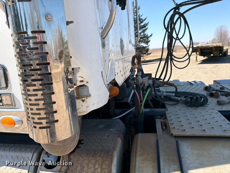 image for item FK0071 2014 Freightliner Coronado semi truck