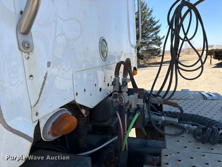 image for item FK0071 2014 Freightliner Coronado semi truck