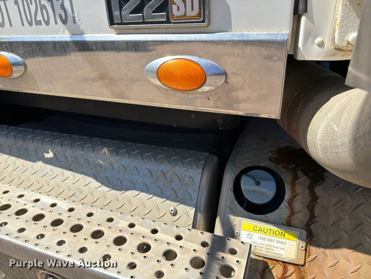 image for item FK0071 2014 Freightliner Coronado semi truck