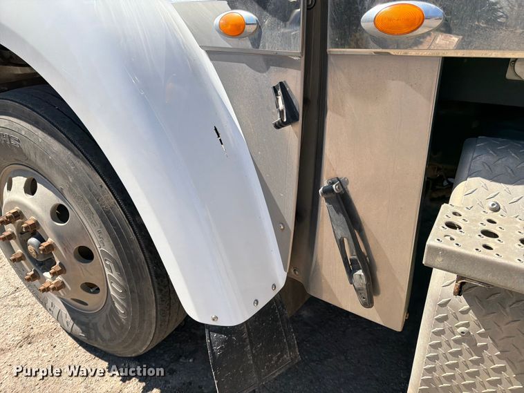 image for item FK0071 2014 Freightliner Coronado semi truck