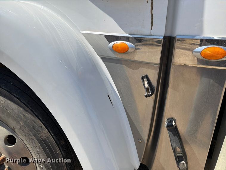 image for item FK0071 2014 Freightliner Coronado semi truck