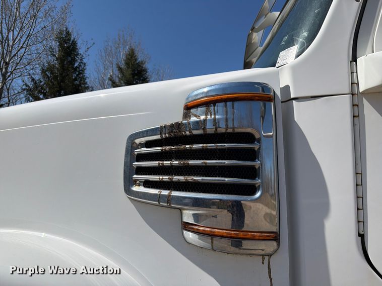 image for item FK0071 2014 Freightliner Coronado semi truck