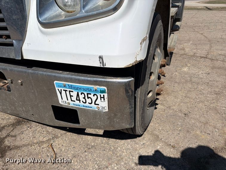 image for item FK0071 2014 Freightliner Coronado semi truck