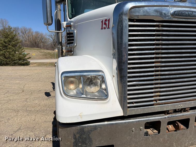 image for item FK0071 2014 Freightliner Coronado semi truck