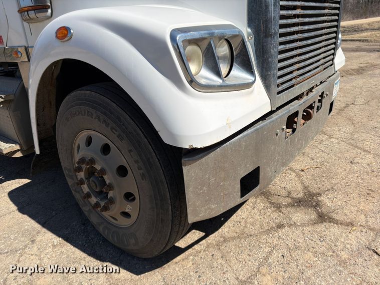 image for item FK0071 2014 Freightliner Coronado semi truck