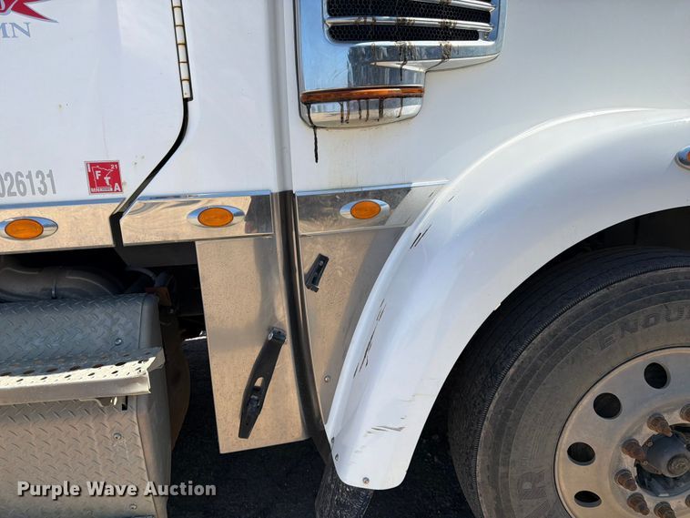 image for item FK0071 2014 Freightliner Coronado semi truck