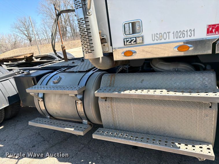 image for item FK0071 2014 Freightliner Coronado semi truck