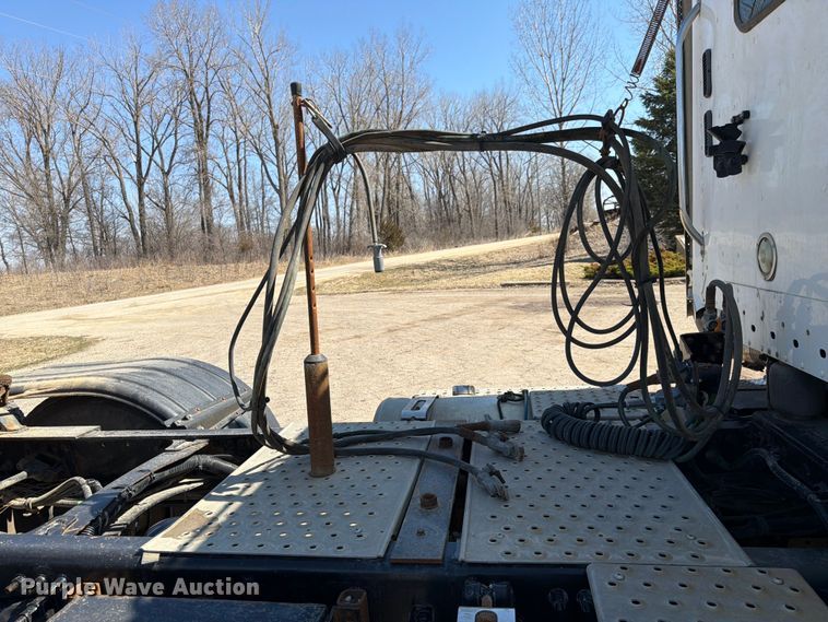 image for item FK0071 2014 Freightliner Coronado semi truck