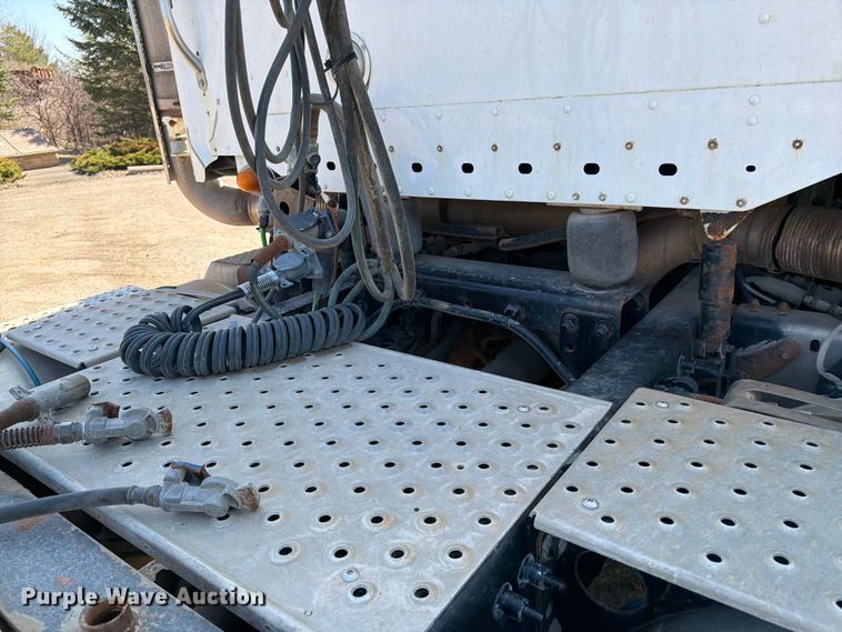 image for item FK0071 2014 Freightliner Coronado semi truck