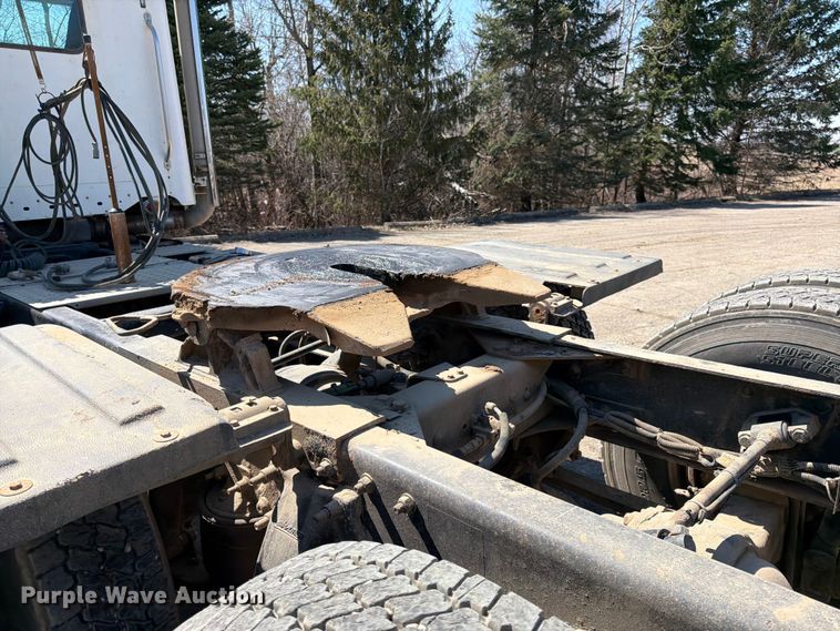 image for item FK0071 2014 Freightliner Coronado semi truck