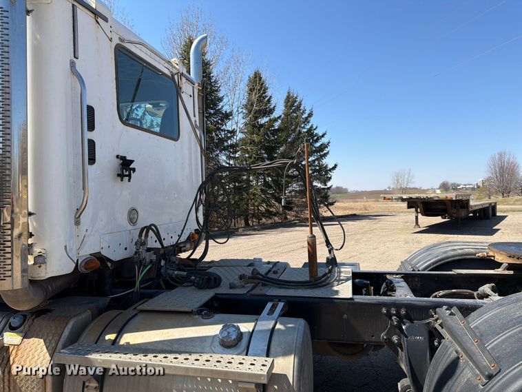 image for item FK0071 2014 Freightliner Coronado semi truck