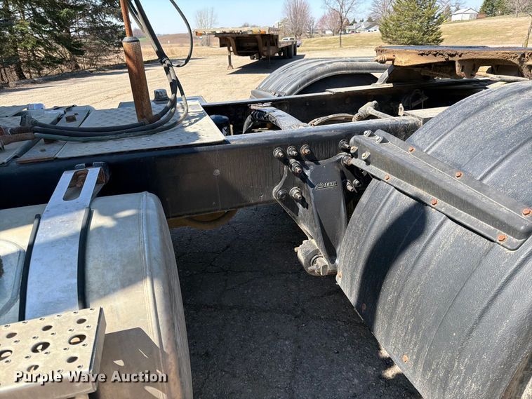 image for item FK0071 2014 Freightliner Coronado semi truck