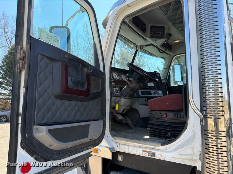 image for item FK0071 2014 Freightliner Coronado semi truck