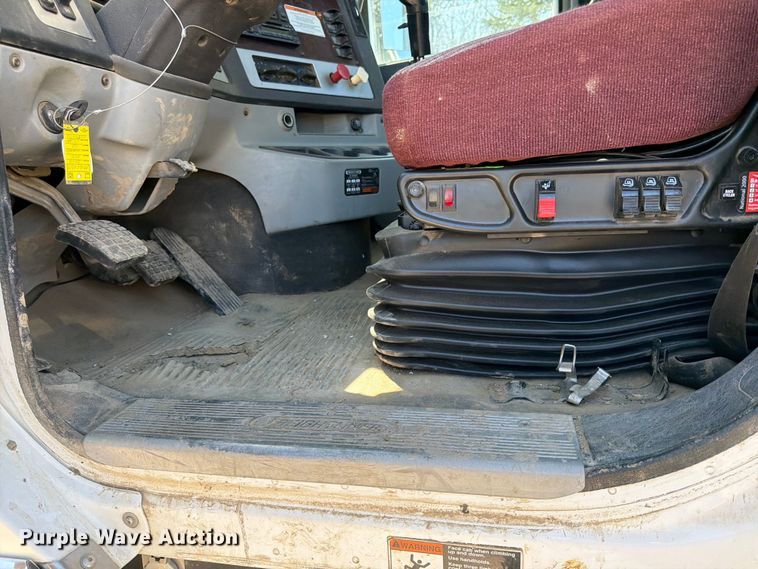 image for item FK0071 2014 Freightliner Coronado semi truck