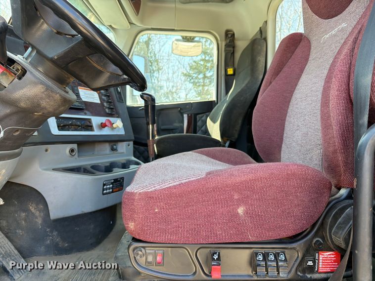 image for item FK0071 2014 Freightliner Coronado semi truck