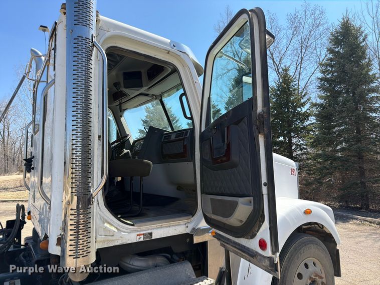 image for item FK0071 2014 Freightliner Coronado semi truck