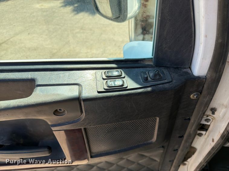 image for item FK0071 2014 Freightliner Coronado semi truck