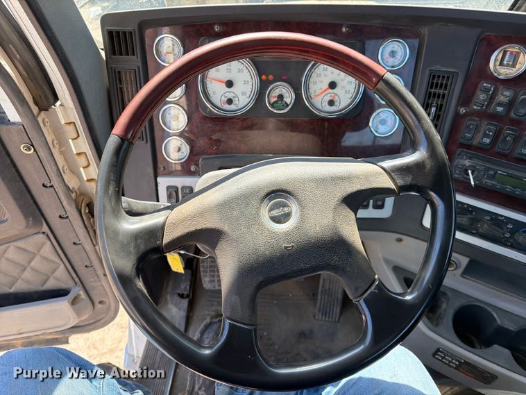 image for item FK0071 2014 Freightliner Coronado semi truck