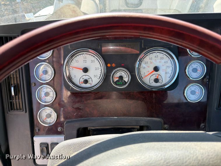 image for item FK0071 2014 Freightliner Coronado semi truck