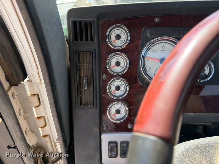 image for item FK0071 2014 Freightliner Coronado semi truck