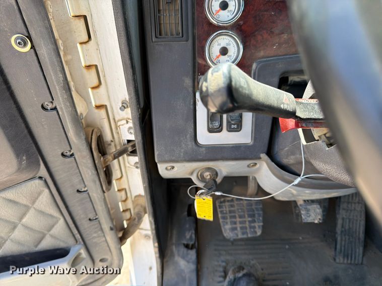 image for item FK0071 2014 Freightliner Coronado semi truck