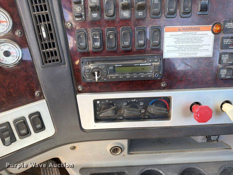 image for item FK0071 2014 Freightliner Coronado semi truck