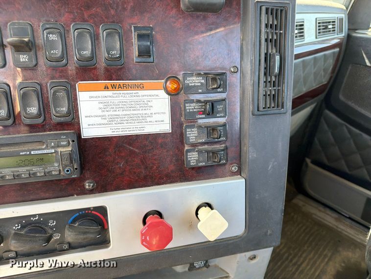 image for item FK0071 2014 Freightliner Coronado semi truck