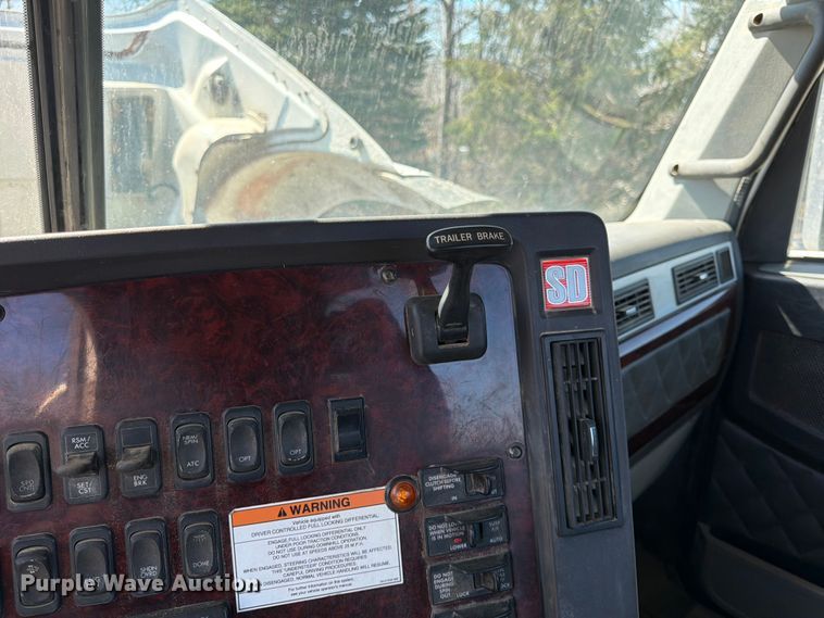 image for item FK0071 2014 Freightliner Coronado semi truck