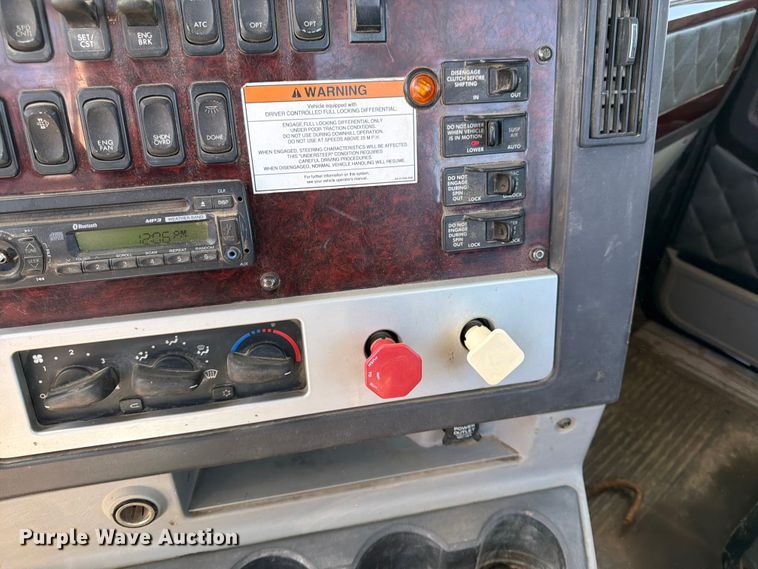 image for item FK0071 2014 Freightliner Coronado semi truck