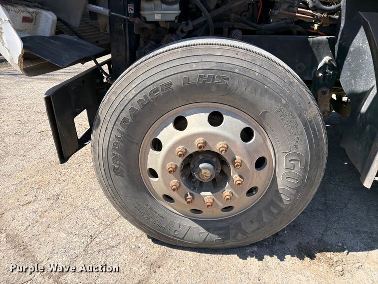 image for item FK0071 2014 Freightliner Coronado semi truck