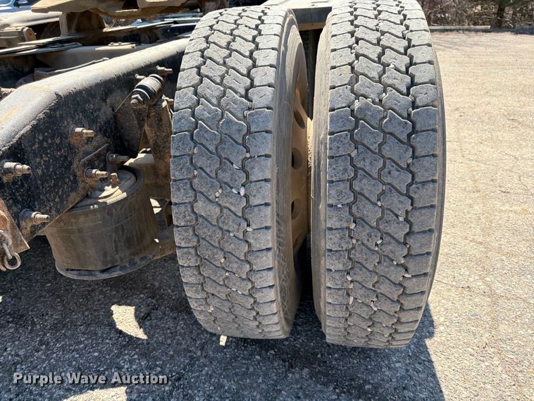 image for item FK0071 2014 Freightliner Coronado semi truck