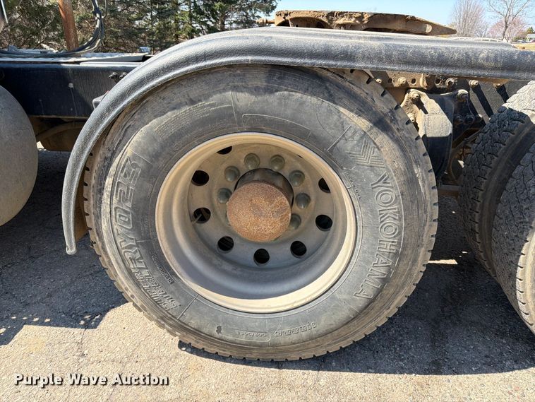 image for item FK0071 2014 Freightliner Coronado semi truck