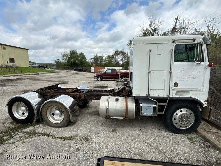 image for item FK0804 1976 Kenworth  semi truck
