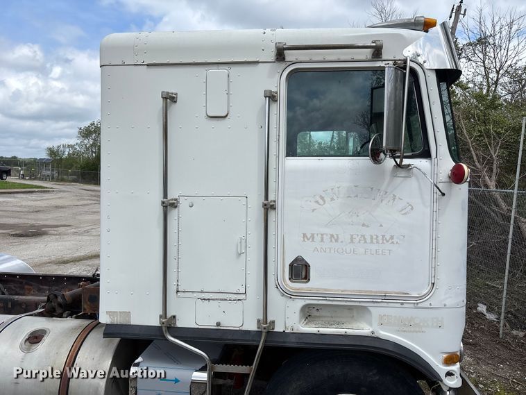 image for item FK0804 1976 Kenworth  semi truck
