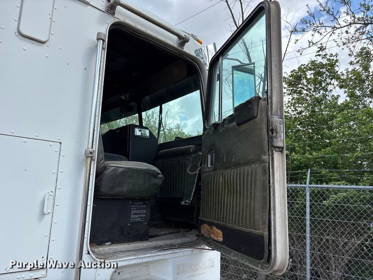 image for item FK0804 1976 Kenworth  semi truck