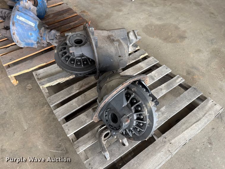 image for item NK9215 (4) Eaton Fuller rear ends