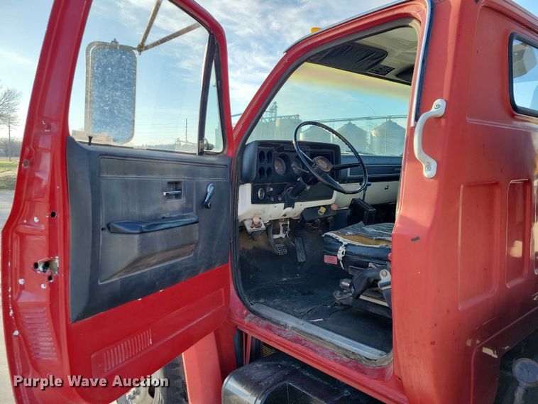 image for item NK9998 1990 GMC Sierra crane truck