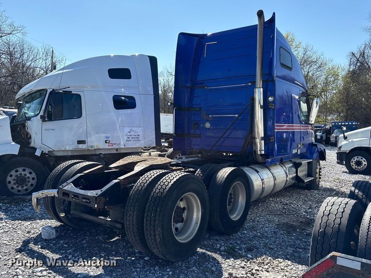 image for item YA1100 2017 Volvo VNL semi truck