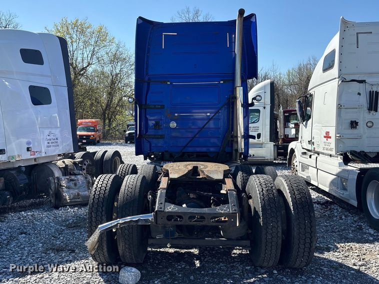 image for item YA1100 2017 Volvo VNL semi truck