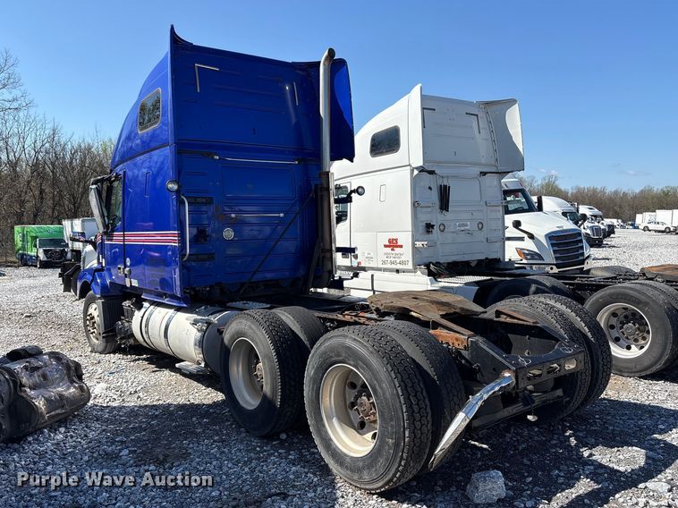 image for item YA1100 2017 Volvo VNL semi truck