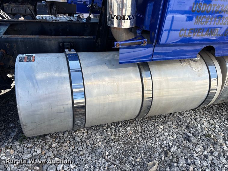 image for item YA1100 2017 Volvo VNL semi truck