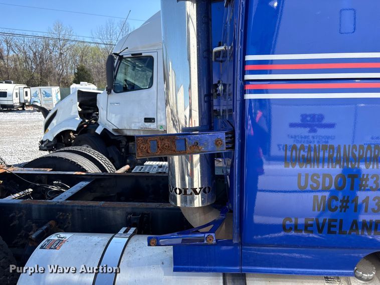image for item YA1100 2017 Volvo VNL semi truck