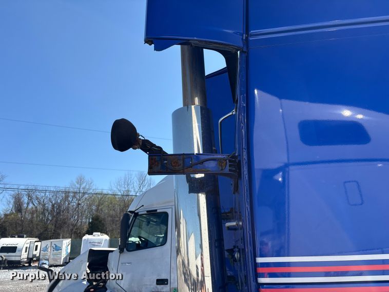 image for item YA1100 2017 Volvo VNL semi truck