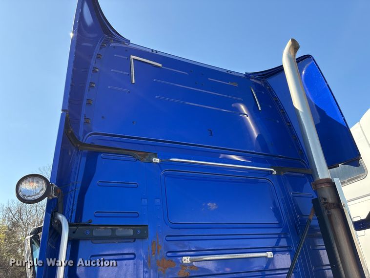 image for item YA1100 2017 Volvo VNL semi truck